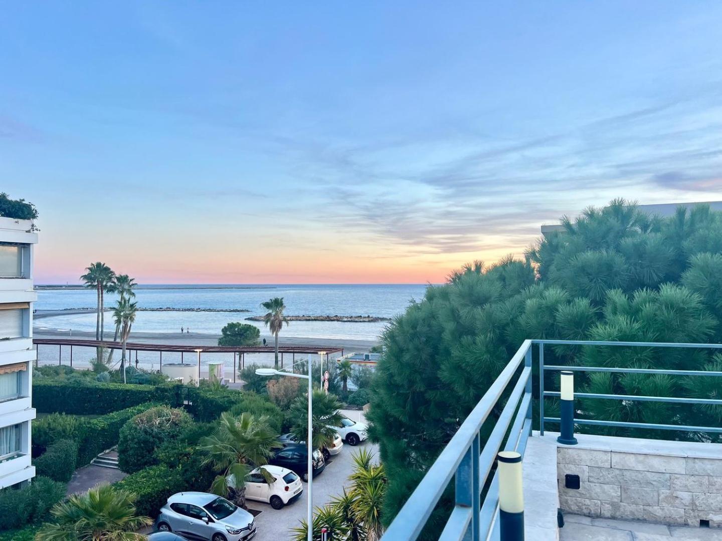 Sea And Mountain Views From Your Rooftop ! Сен-Лоран-дю-Вар Экстерьер фото