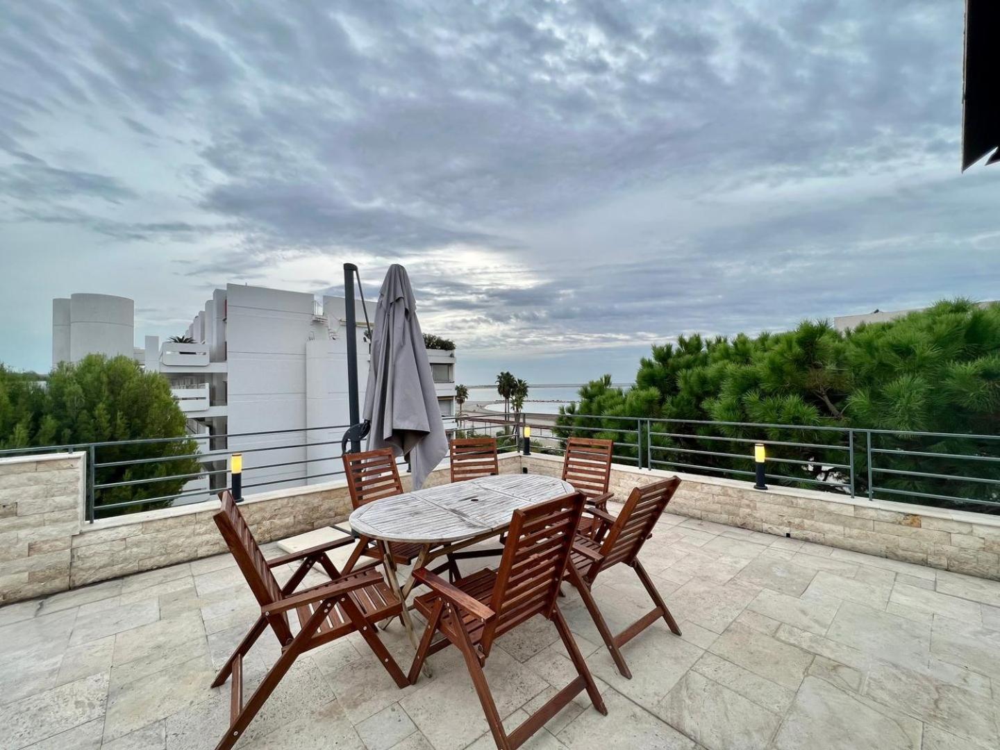Sea And Mountain Views From Your Rooftop ! Сен-Лоран-дю-Вар Экстерьер фото